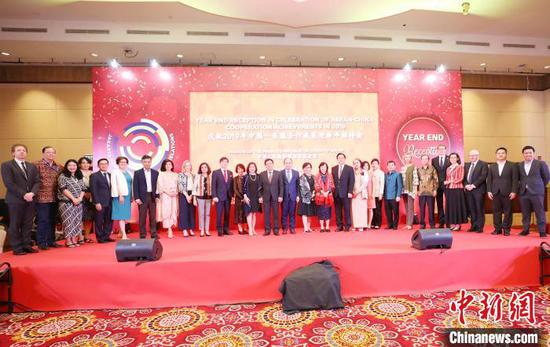 12月16日晚,由中国驻东盟使团举办的庆祝2019年中国-东盟合作成果迎新年招待会在印尼首都雅加达举行。 林永传 摄 12月16日晚,由中国驻东盟使团举办的庆祝2019年中国-东盟合作成果迎新年招待会在印尼首都雅加达举行。 林永传 摄