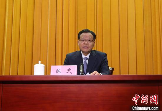 图为广西壮族自治区主席陈武在全区经济工作会议上讲话。　林浩 摄