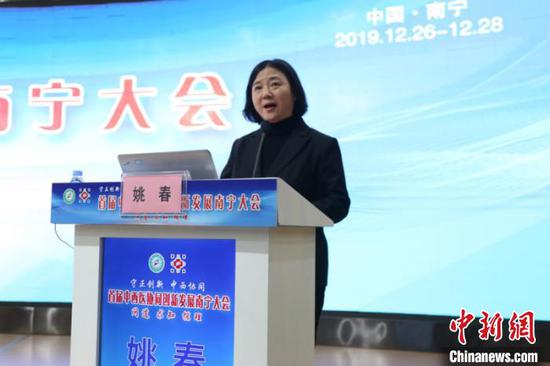 图为广西中医药管理局局长姚春致辞 林浩 摄 图为广西中医药管理局局长姚春致辞 林浩 摄