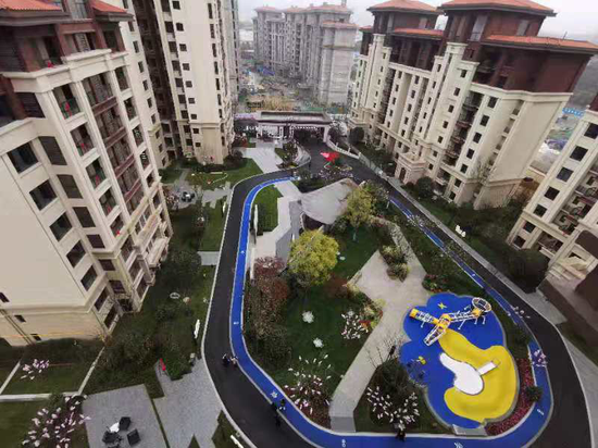 图为项目交房前全景。 图为项目交房前全景。