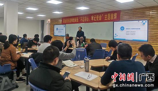 广西职业技术学院副教授罗云芳应邀到电子科技大学授课