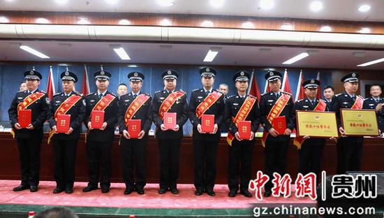 表彰年度优秀集体及个人 表彰年度优秀集体及个人