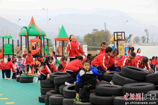 广西融安易地扶贫搬迁孩子的快乐家园