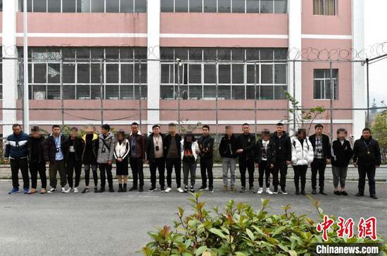 图为警方抓获犯罪嫌疑人。 七星关警方供图 图为警方抓获犯罪嫌疑人。 七星关警方供图