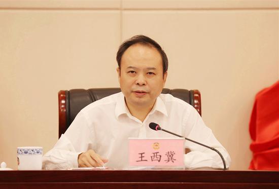 图为王西冀在会上作动员部署。□覃文宇/摄
