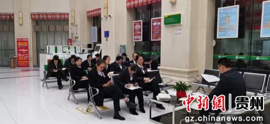 图为:学习火灾案列及逃生自救知识 图为:学习火灾案列及逃生自救知识