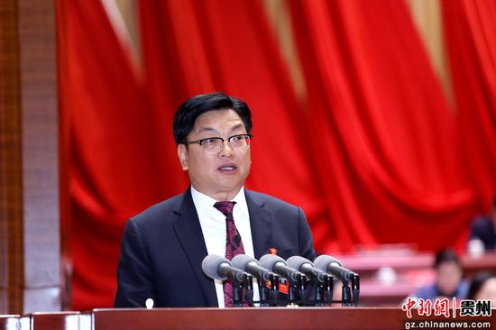 黔南州政协主席魏明禄作工作报告。李庆红 摄 黔南州政协主席魏明禄作工作报告。李庆红 摄