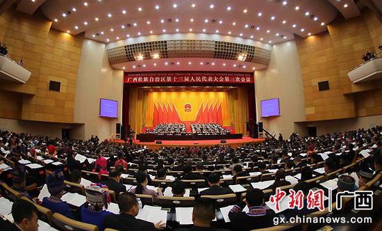 1月12日,广西壮族自治区十三届人大三次会议在南宁市开幕。图为开幕大会现场。广西人大供图 1月12日,广西壮族自治区十三届人大三次会议在南宁市开幕。图为开幕大会现场。广西人大供图