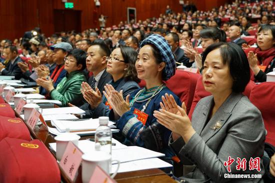 1月14日,中国人民政治协商会议第十二届贵州省委员会第三次会议在贵阳开幕。中新社记者 瞿宏伦 摄 1月14日,中国人民政治协商会议第十二届贵州省委员会第三次会议在贵阳开幕。中新社记者 瞿宏伦 摄