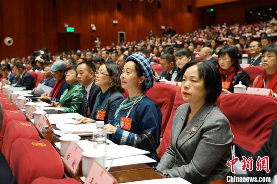 政协第十二届贵州省委员会第三次会议开幕会现场。 瞿宏伦 摄 政协第十二届贵州省委员会第三次会议开幕会现场。 瞿宏伦 摄