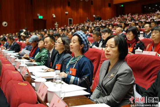 中国人民政治协商会议第十二届贵州省委员会第三次会议在贵阳开幕。中新社记者 瞿宏伦 摄 中国人民政治协商会议第十二届贵州省委员会第三次会议在贵阳开幕。中新社记者 瞿宏伦 摄