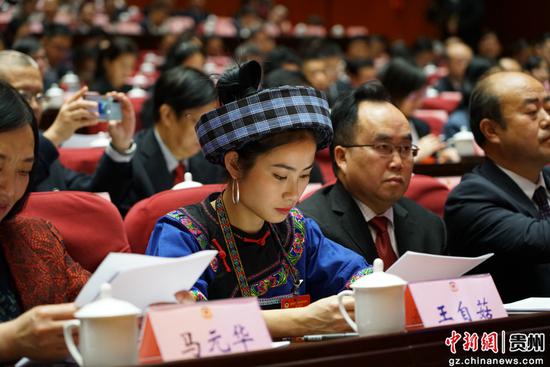 中国人民政治协商会议第十二届贵州省委员会第三次会议在贵阳开幕。中新社记者 瞿宏伦 摄 中国人民政治协商会议第十二届贵州省委员会第三次会议在贵阳开幕。中新社记者 瞿宏伦 摄