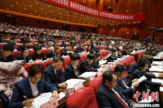 贵州省十三届人大三次会议15日在贵阳启幕。 瞿宏伦 摄 贵州省十三届人大三次会议15日在贵阳启幕。 瞿宏伦 摄