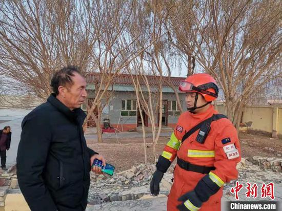 探访新疆伽师震区受灾民众安置点 有饭吃有衣穿不受冻