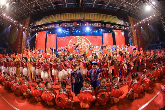 博湖县举办“农牧民春晚” 欢欢喜喜过新年