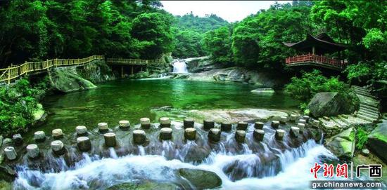 榮地村龍女溝景區。 榮地村龍女溝景區。
