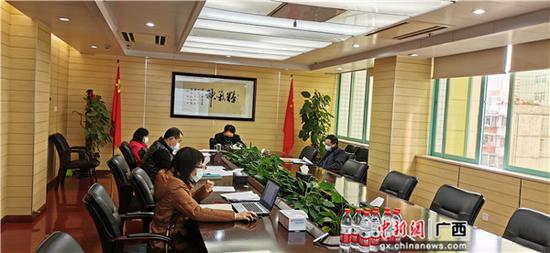图为邮储银行广西区分行召开专题党委会。 图为邮储银行广西区分行召开专题党委会。