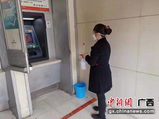 广西工行每天定时对ATM自助机具进行消毒 广西工行每天定时对ATM自助机具进行消毒
