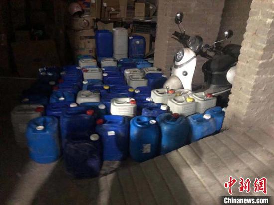 贵阳南明警方现场查获的部分物品。 南明警方供图 贵阳南明警方现场查获的部分物品。 南明警方供图