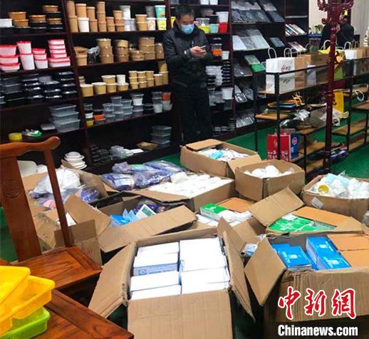 贵阳南明警方现场查获的部分物品。 南明警方供图 贵阳南明警方现场查获的部分物品。 南明警方供图