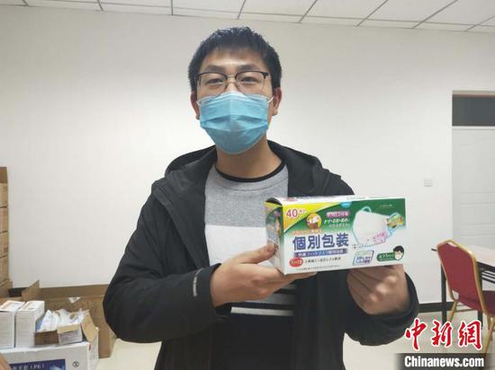 江苏一援疆企业向新疆轮台县抗疫一线捐三万只口罩