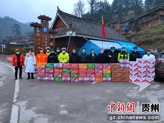 爱心捐赠物资送到郎德卡点 爱心捐赠物资送到郎德卡点