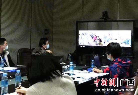 指揮部專家通過系統遠程會診 指揮部專家通過系統遠程會診