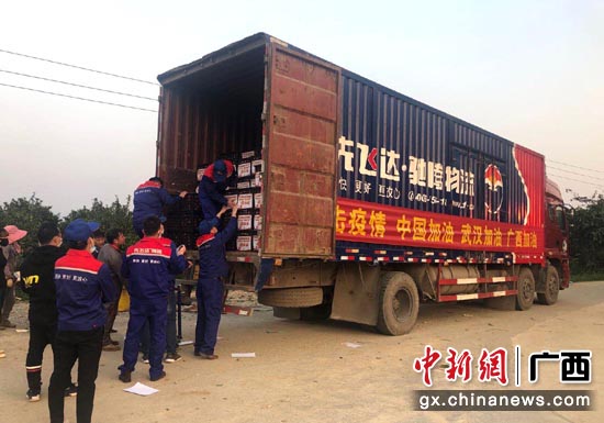 紧急采摘装车。 紧急采摘装车。