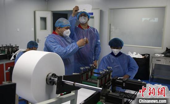 “优先配送一线”新疆首条医用防护口罩生产线投产