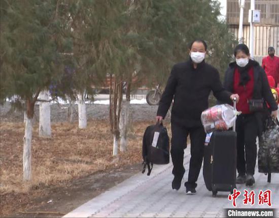 新疆兵团：“一站式服务”解出疆务工人员就业难题