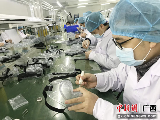 桂林高新七星区多家科技型企业转产医疗防疫物资