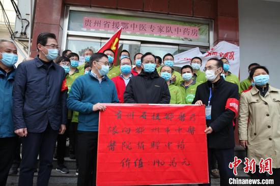 捐赠仪式。 石小杰 摄 捐赠仪式。 石小杰 摄