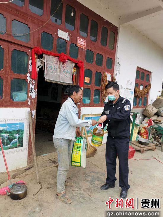贺兵走访贫困户 贺兵走访贫困户