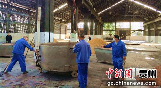 贵州青酒集团有限责任公司生产场景 江春健 摄 贵州青酒集团有限责任公司生产场景 江春健 摄