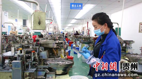 贵州云睿电子科技有限公司生产场景 江春健 摄 贵州云睿电子科技有限公司生产场景 江春健 摄