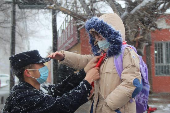 开学第一课：风雪“情”