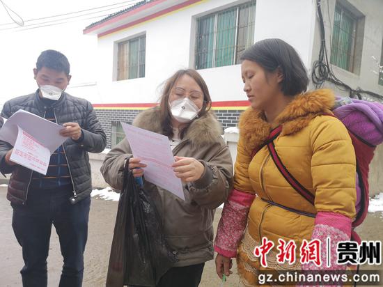 林星妍同志入户向群众宣传疫情防控相关政策及防护知识 林星妍同志入户向群众宣传疫情防控相关政策及防护知识