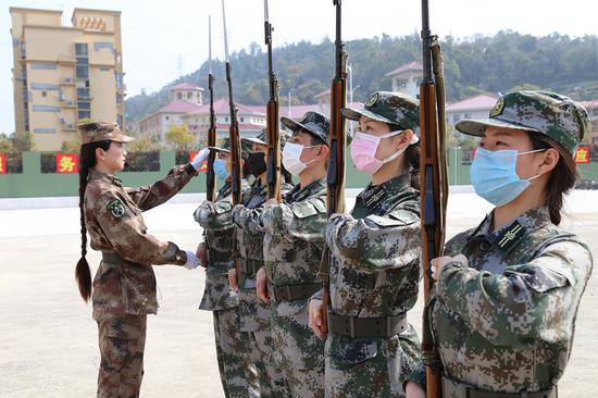 浙江温州向海霞女民兵学习传承红色财富