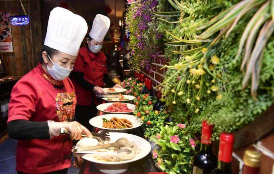 新疆库尔勒:餐饮市场火起