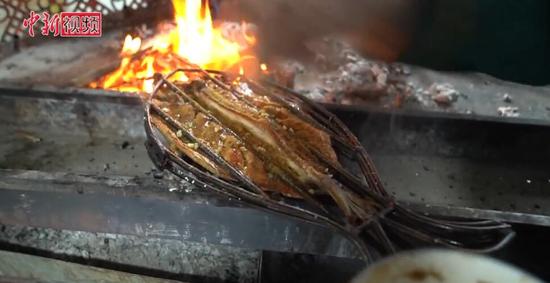 和田夜市恢复往日热闹 特色美食每天销售一空