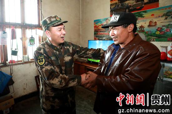 举行团总支“认亲”活动 举行团总支“认亲”活动