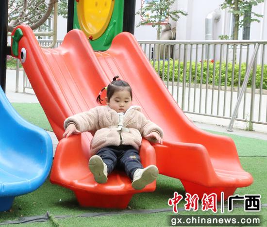 苗家小鎮兒童游樂場。覃美 攝 苗家小鎮兒童游樂場。覃美 攝