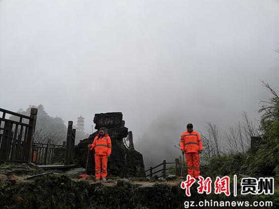 娄山关景区工作人员举行哀悼活动 娄山关景区工作人员举行哀悼活动