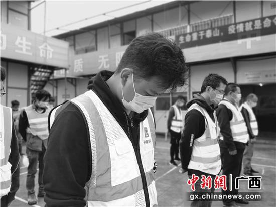 致敬英雄。 致敬英雄。