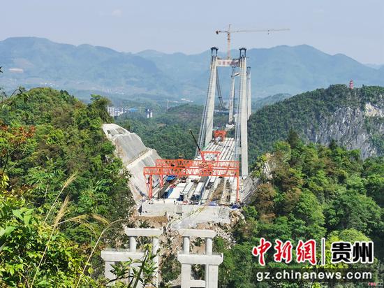 建设中的河闪渡乌江特大桥 建设中的河闪渡乌江特大桥