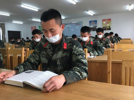 提高官兵科学文化素养,武警台州支队组织开展"点燃读书热情,营造书香