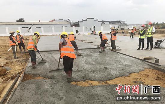 圖為南玉高鐵橫縣段5-1標段施工現場熱火朝天。楊清峰 攝 圖為南玉高鐵橫縣段5-1標段施工現場熱火朝天。楊清峰 攝