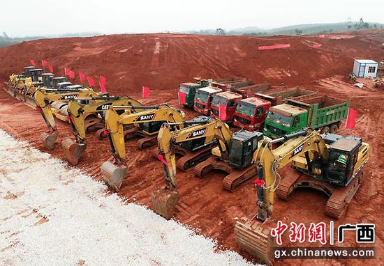 圖為橫縣瑞聲精密制造項目建設現場。黃汝德 攝 圖為橫縣瑞聲精密制造項目建設現場。黃汝德 攝