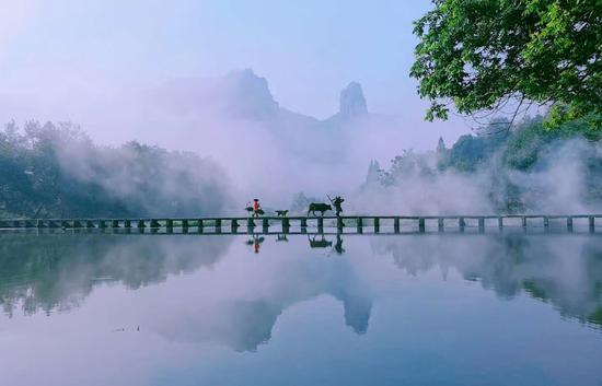 秀山丽水 丽清风 摄