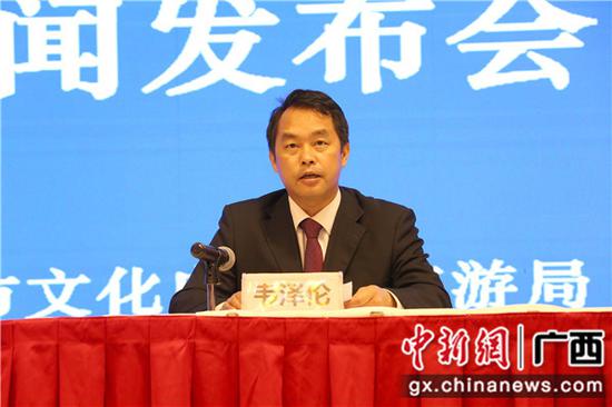 上林县委常委、宣传部部长、县人民政府副县长韦泽伦介绍活动情况。林艺 摄 上林县委常委、宣传部部长、县人民政府副县长韦泽伦介绍活动情况。林艺 摄